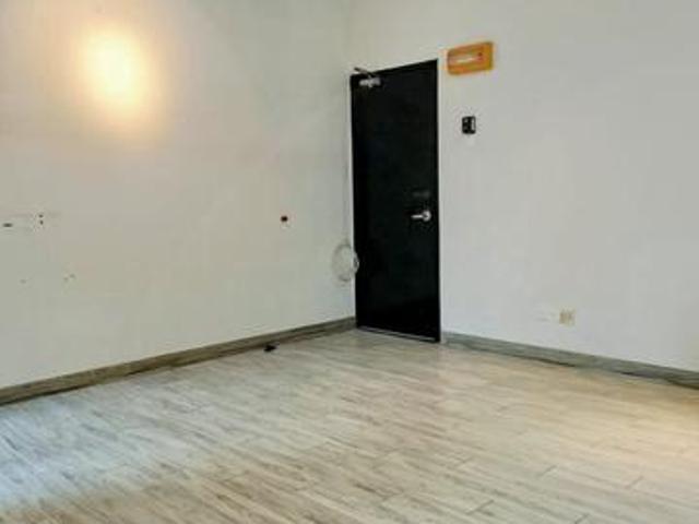 Flat for sale in Seri Kembangan, Majlis Bandaraya Subang Jaya