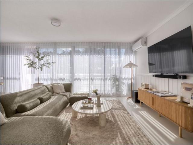 Apartment for rent in Broadbeach Waters, Gold Coast City
