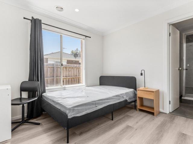 Granny Flat for rent in Presidents Park, Melbourne