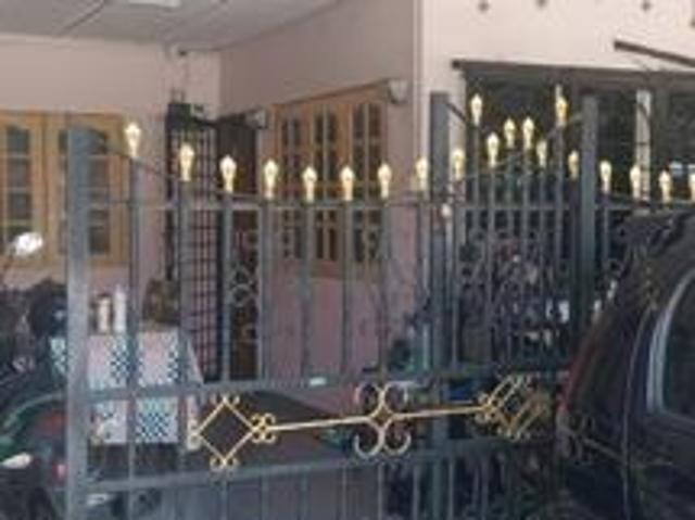 Terraced House for sale in Gedong