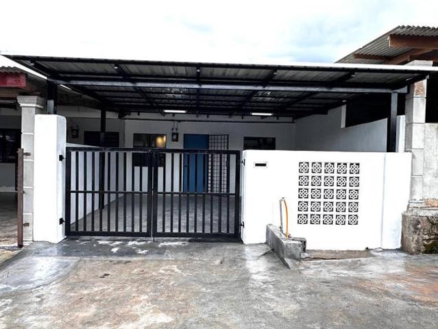 Terraced House for sale in Malaka