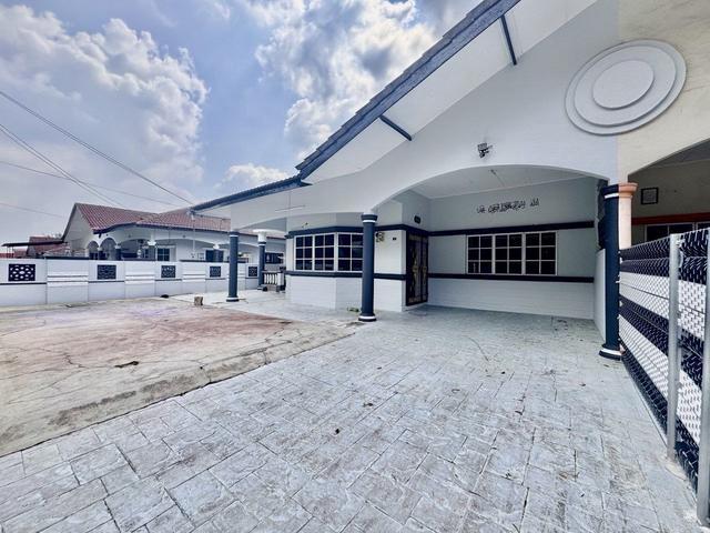 Residential House for sale in Malaka