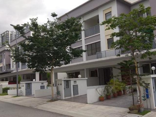 Townhouse for sale in Puchong, Majlis Bandaraya Subang Jaya