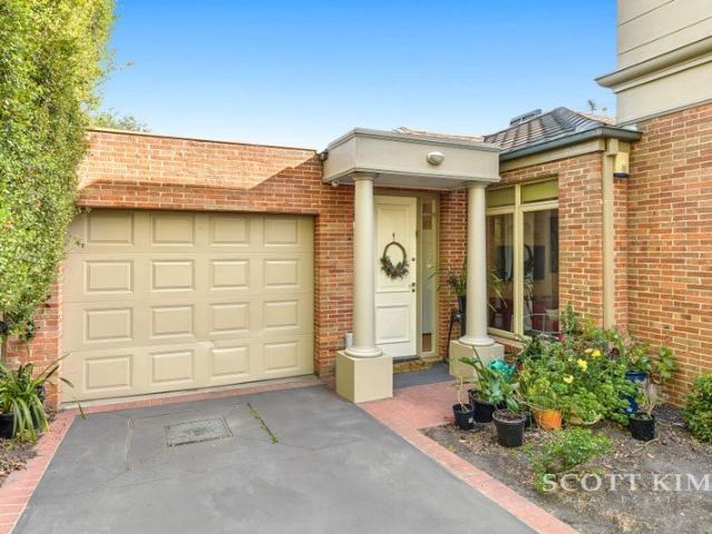 Townhouse for sale in Carnegie, Melbourne