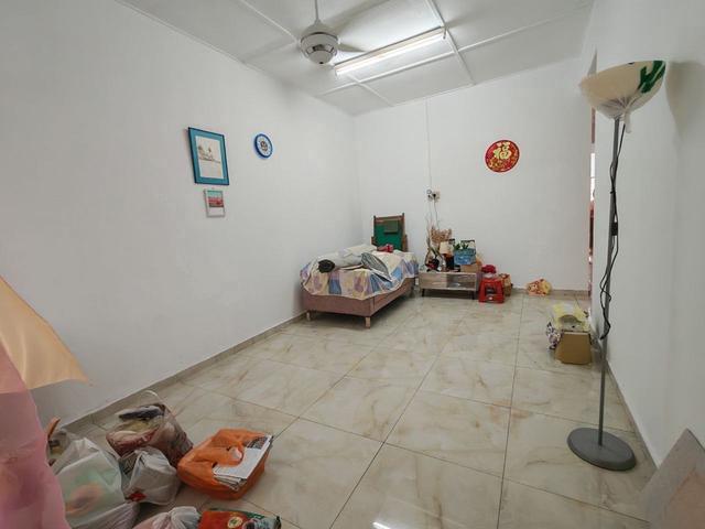 Terraced House for sale in Malaka