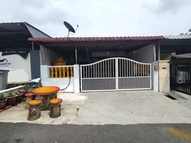 Terraced House for sale in Malaka