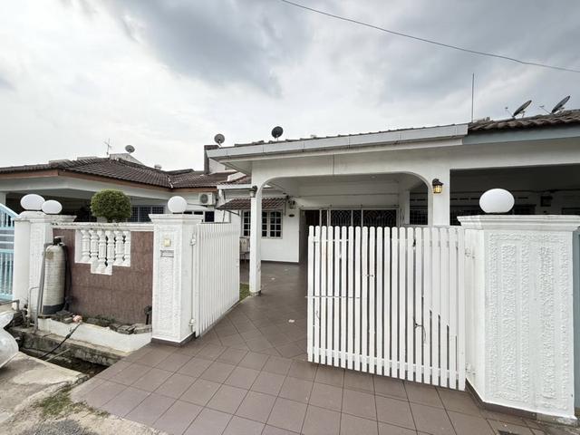 Terraced House for sale in Malaka