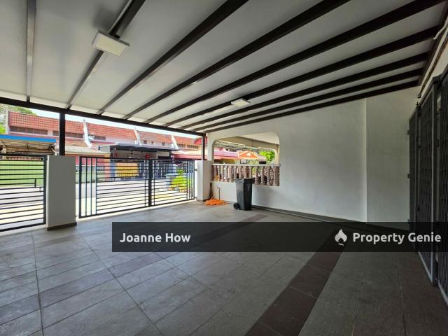 Terraced House for sale in Malaka