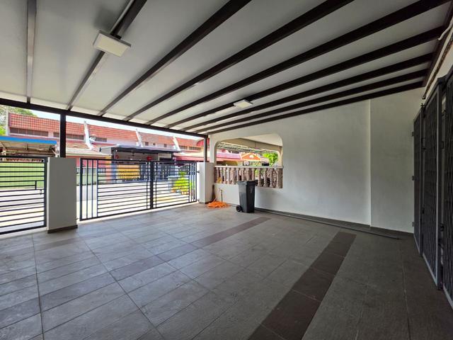 Terraced House for sale in Malaka