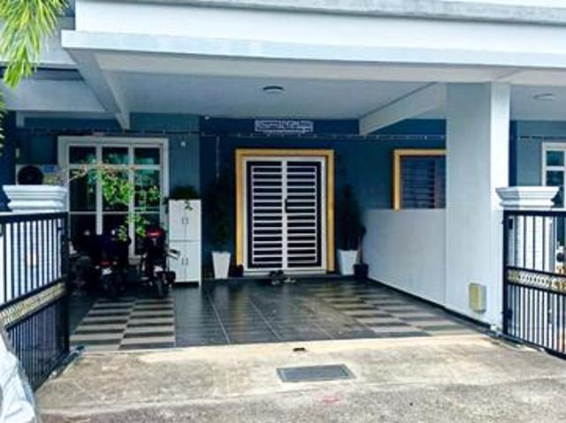 Terraced House for sale in Malaka