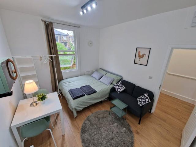Studio for rent in Shacklewell, Greater London