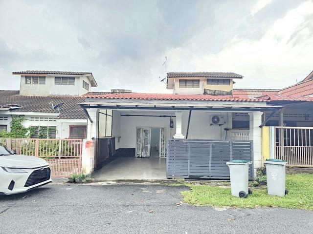 Terraced House for sale in Malaka