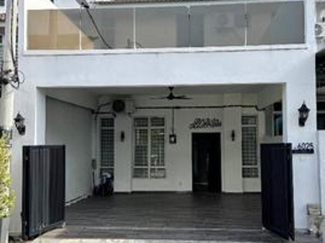 Terraced House for sale in Malaka
