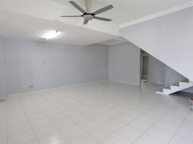 Terraced House for sale in Malaka