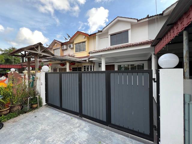 Terraced House for sale in Malaka