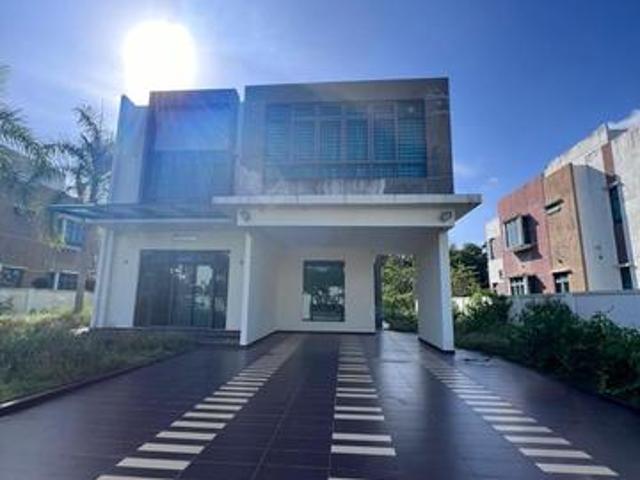 Bungalow for sale in Malaka