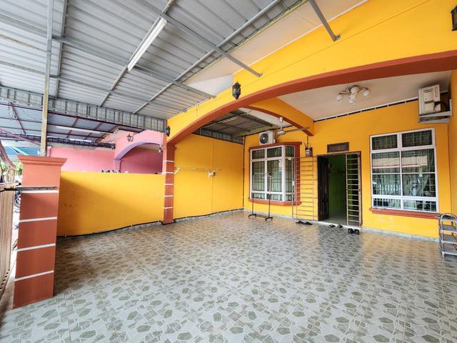 Terraced House for sale in Malaka