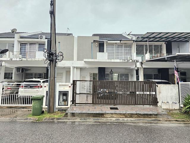 Terraced House for sale in Malaka