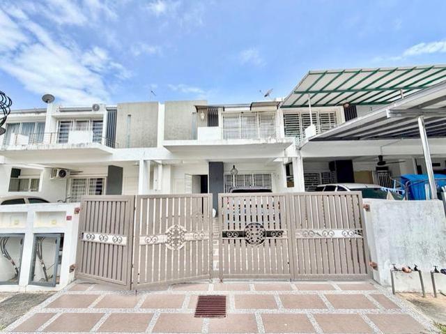 Terraced House for sale in Malaka