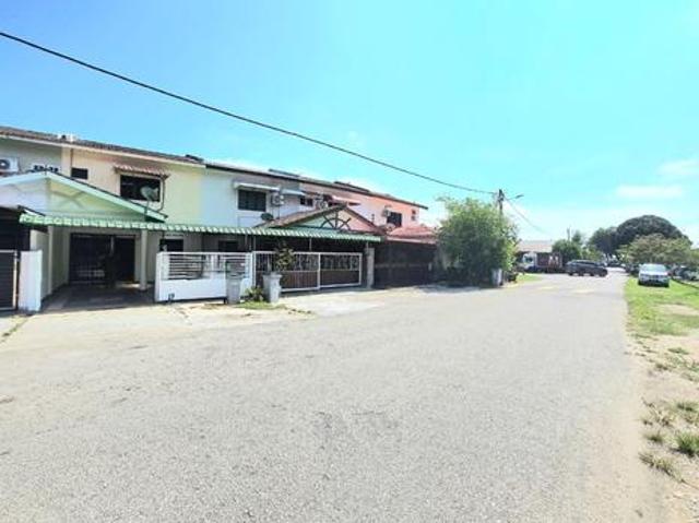 Terraced House for sale in Malaka