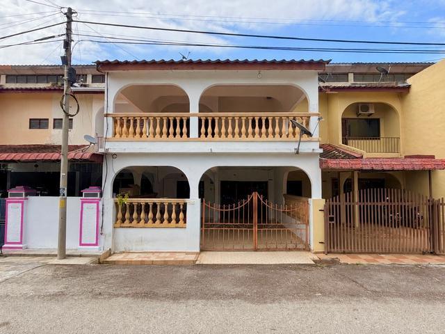 Terraced House for sale in Malaka