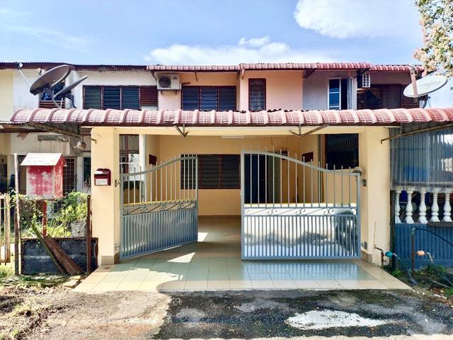 Terraced House for sale in Malaka