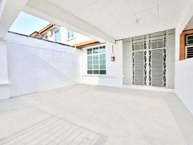 Terraced House for sale in Malaka