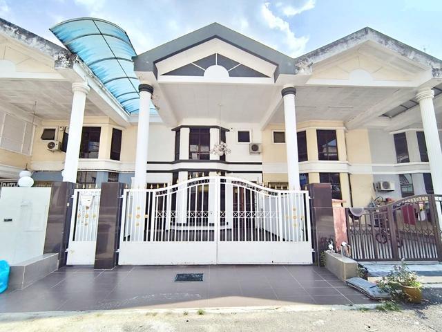 Terraced House for sale in Malaka