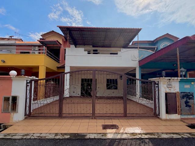 Terraced House for sale in Malaka