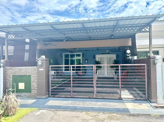 Terraced House for sale in Malaka