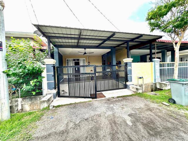 Terraced House for sale in Malaka