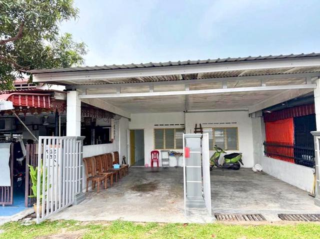 Terraced House for sale in Malaka