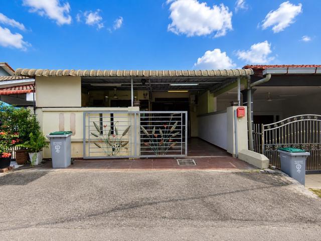Terraced House for sale in Malaka