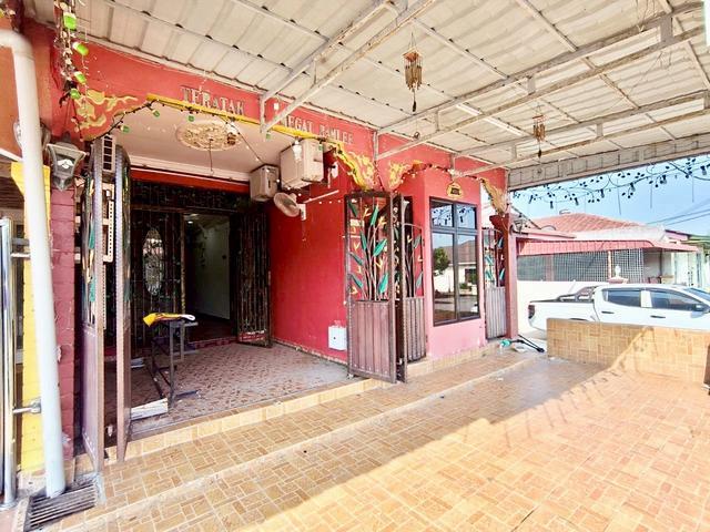 Terraced House for sale in Malaka