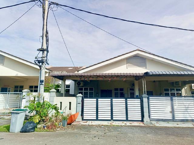 Terraced House for sale in Malaka