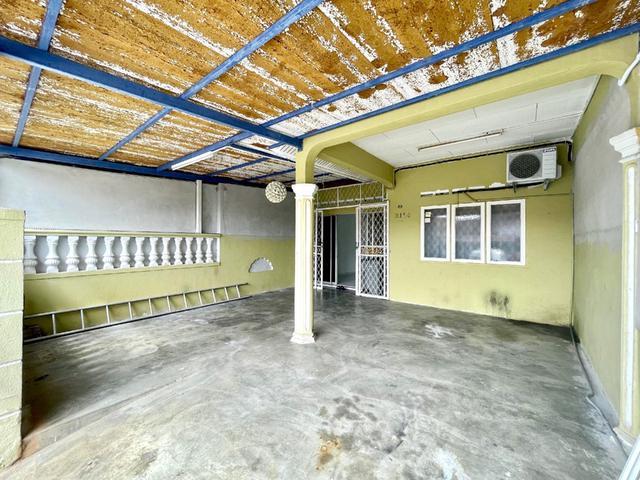 Terraced House for sale in Malaka