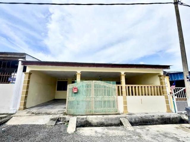 Terraced House for sale in Malaka