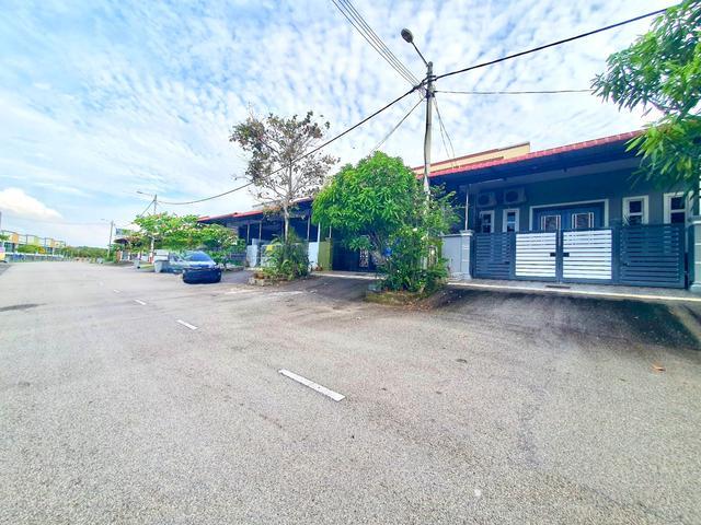 Terraced House for sale in Malaka
