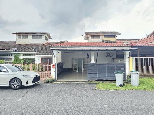 Terraced House for sale in Malaka
