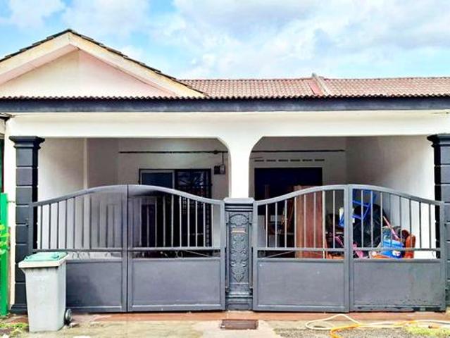 Terraced House for sale in Malaka