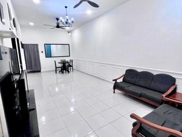 Terraced House for sale in Malaka