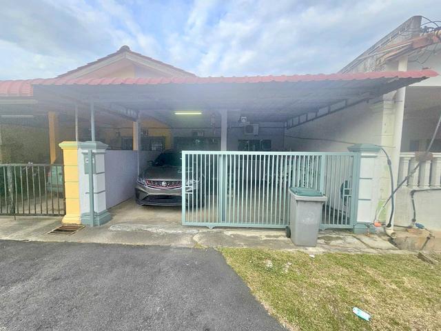 Terraced House for sale in Malaka