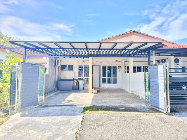 Terraced House for sale in Malaka
