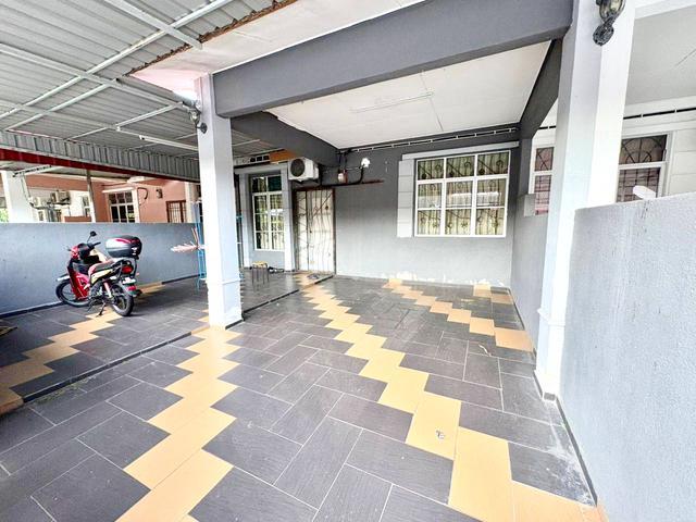 Terraced House for sale in Malaka