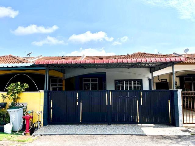 Terraced House for sale in Malaka