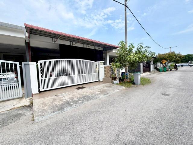 Terraced House for sale in Malaka