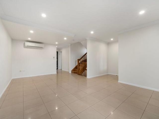 Townhouse for rent in Toombul, Queensland