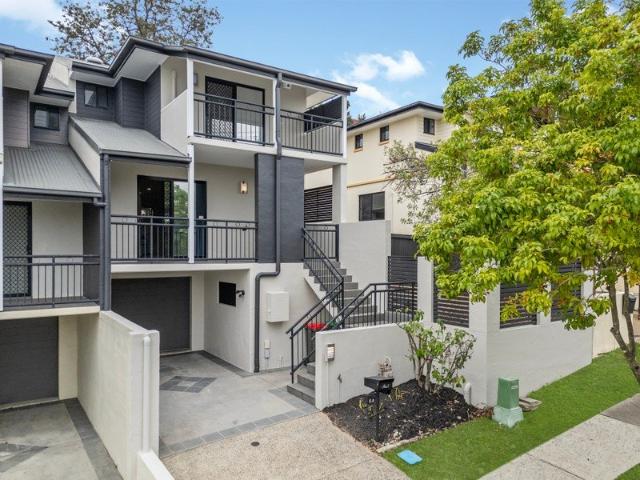 Townhouse for rent in Toombul, Queensland