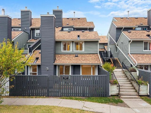 Townhouse for rent in Glamorgan, Calgary