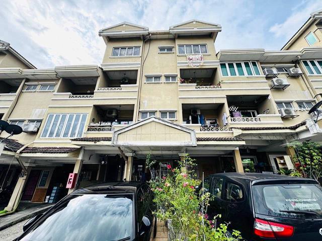 Townhouse for sale in Petaling, Alam Impian